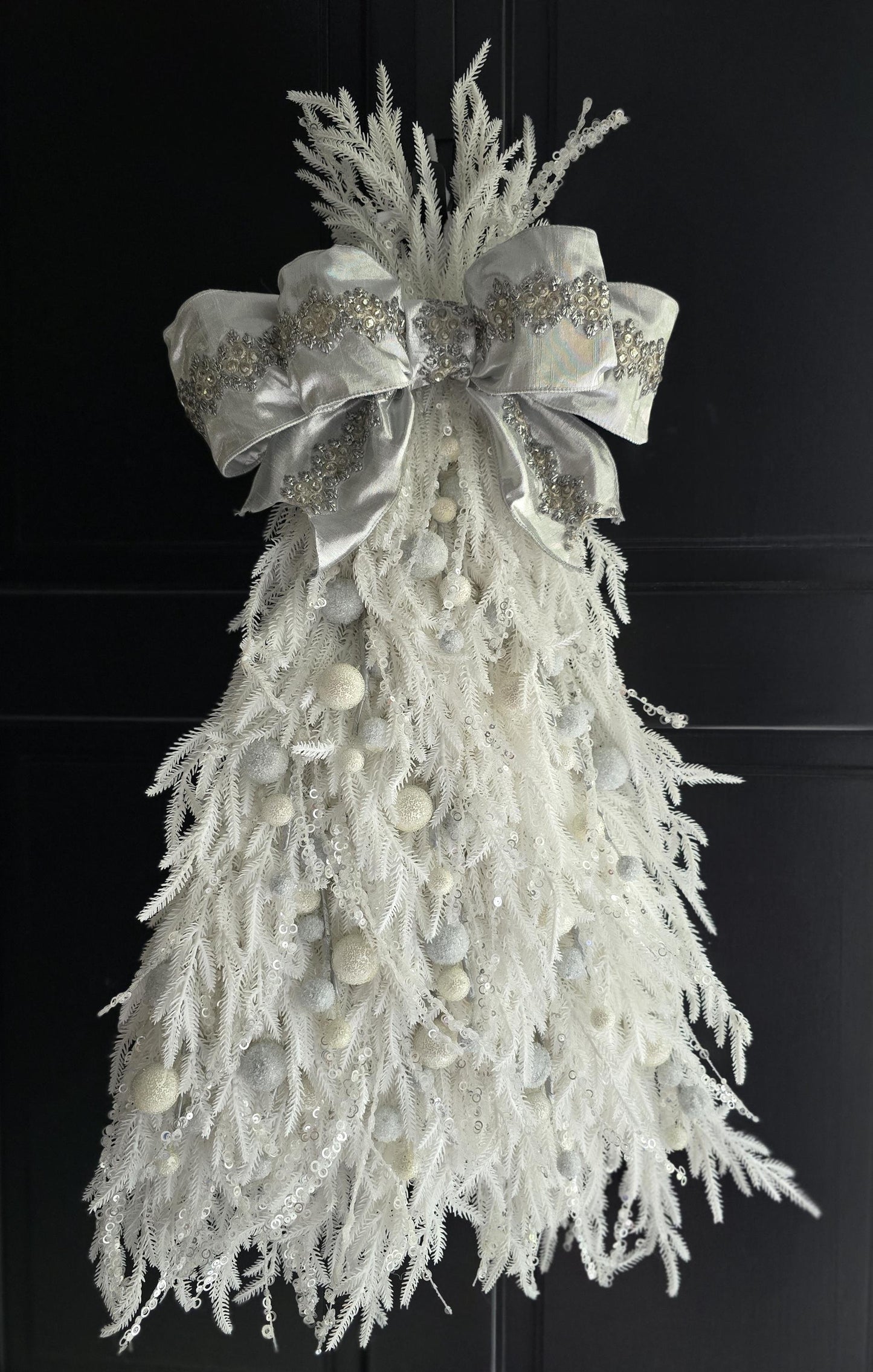 Large Luxury Christmas Tree Wreath Elegant Front Door Home Decorations White Xmas Winter Mantle Decor Porch Holiday Swag Designer Unique