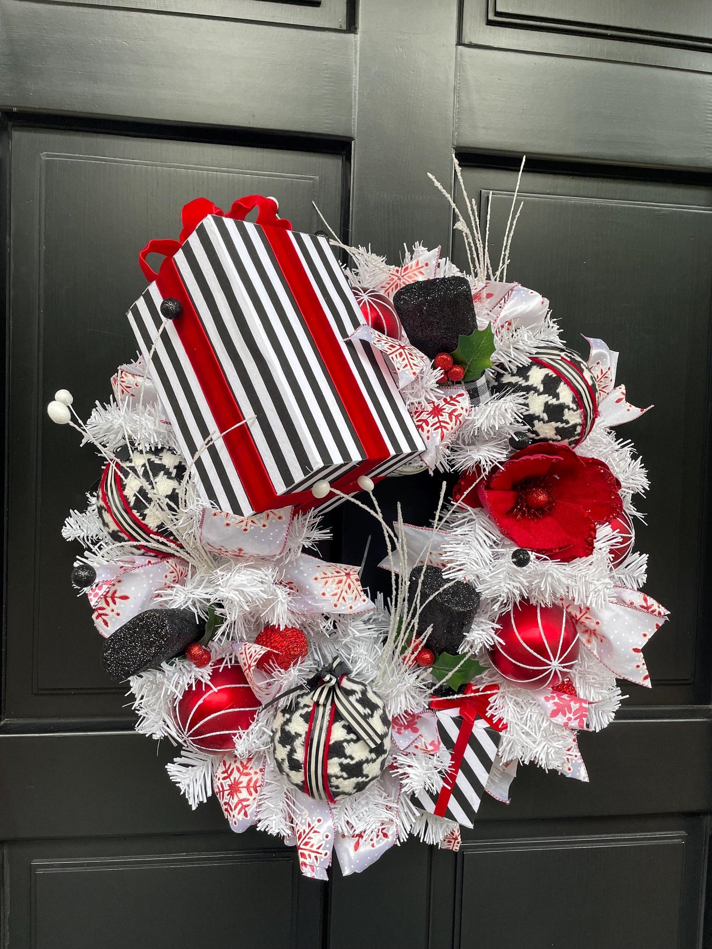 Red White Black Christmas Wreath Front Door Glam Deco Home Decorations Xmas Winter Mantle Decor Holiday Wreath Modern Swag Fireplace Wall