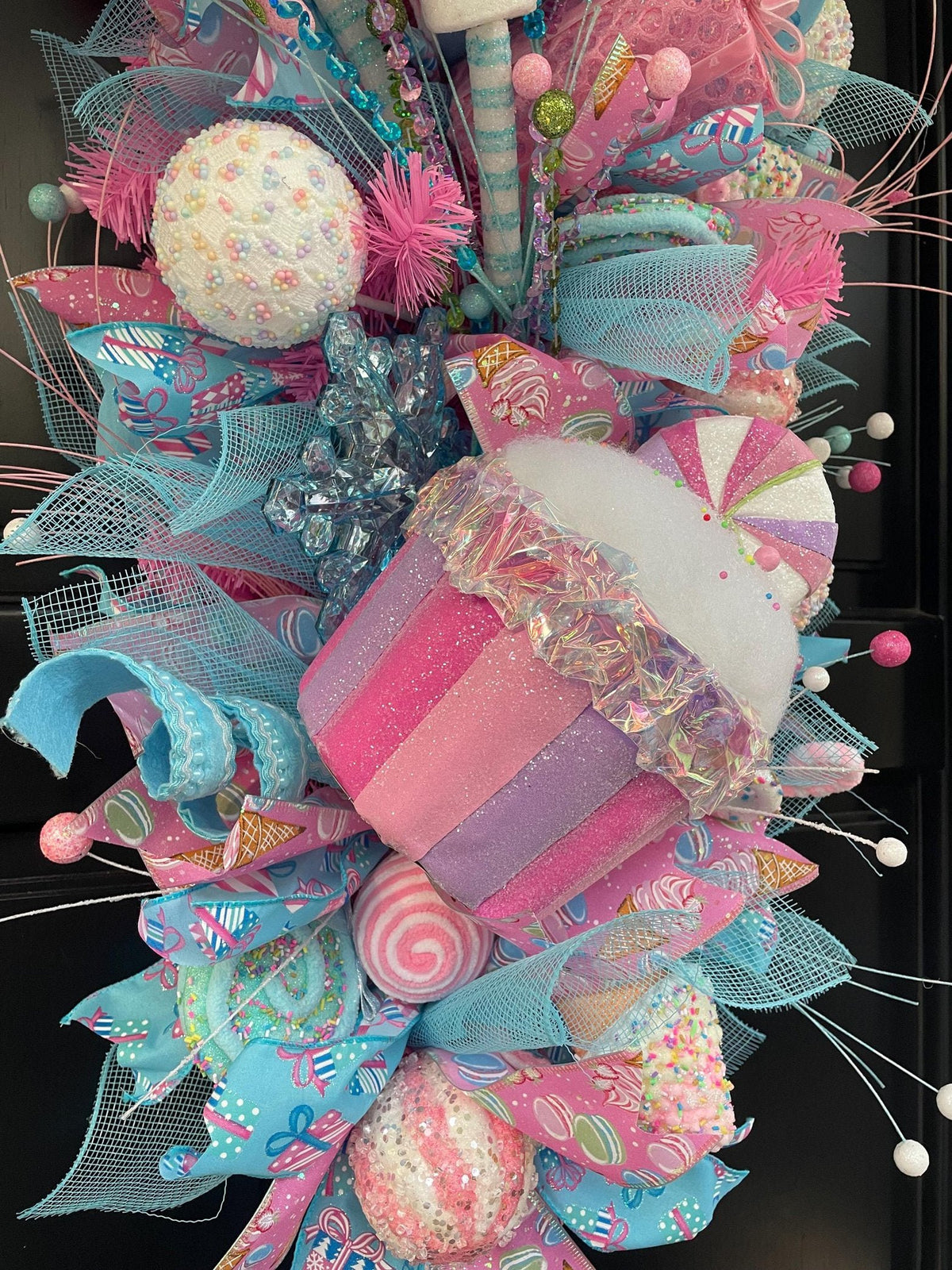 XL Candy Shop Luxury Teardrop Christmas Front Door Wreath Sweet Cake Pink Blue Home Decoration Xmas Winter Mantle Decor Holiday Advent Swag