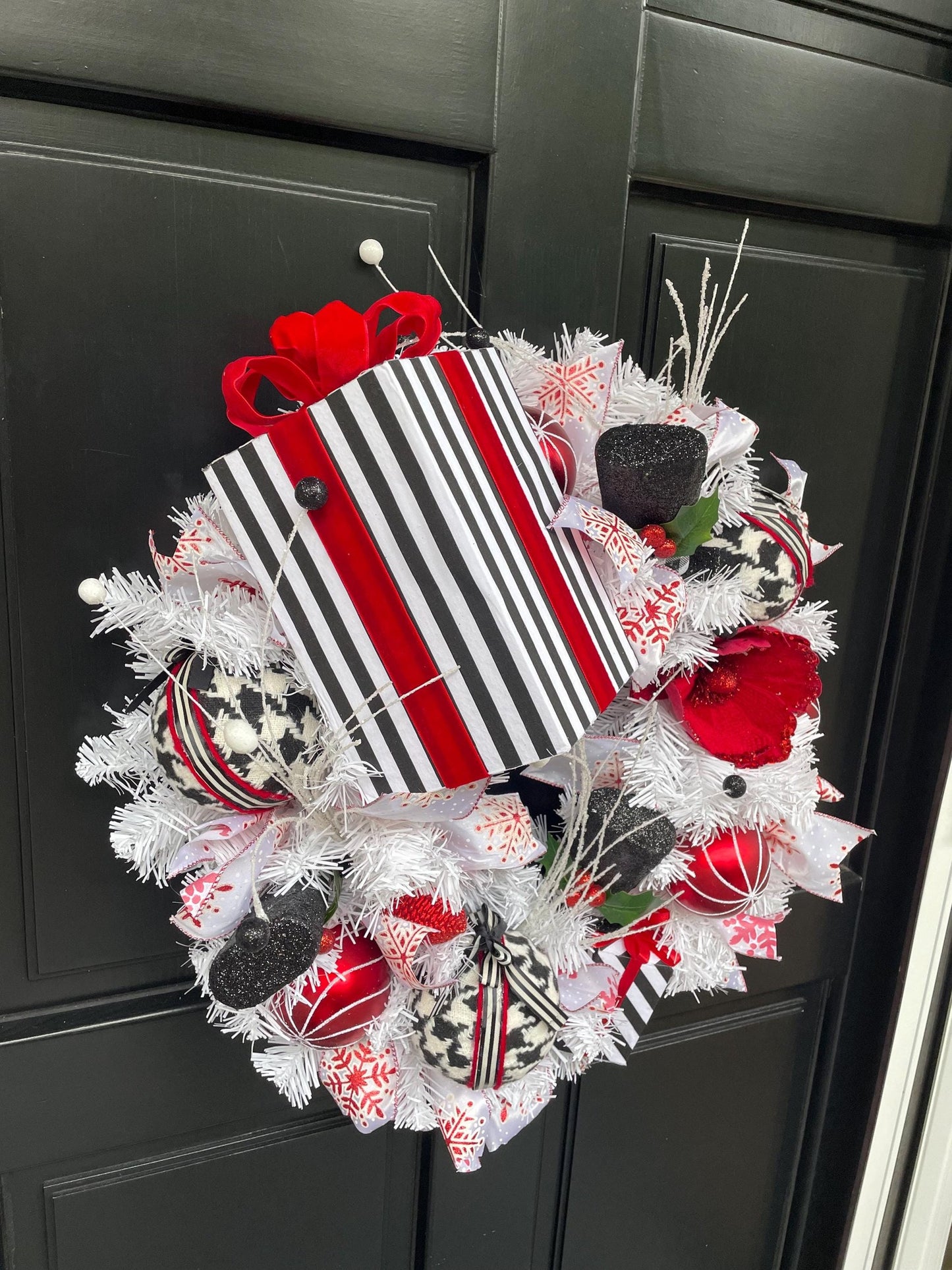 Red White Black Christmas Wreath Front Door Glam Deco Home Decorations Xmas Winter Mantle Decor Holiday Wreath Modern Swag Fireplace Wall