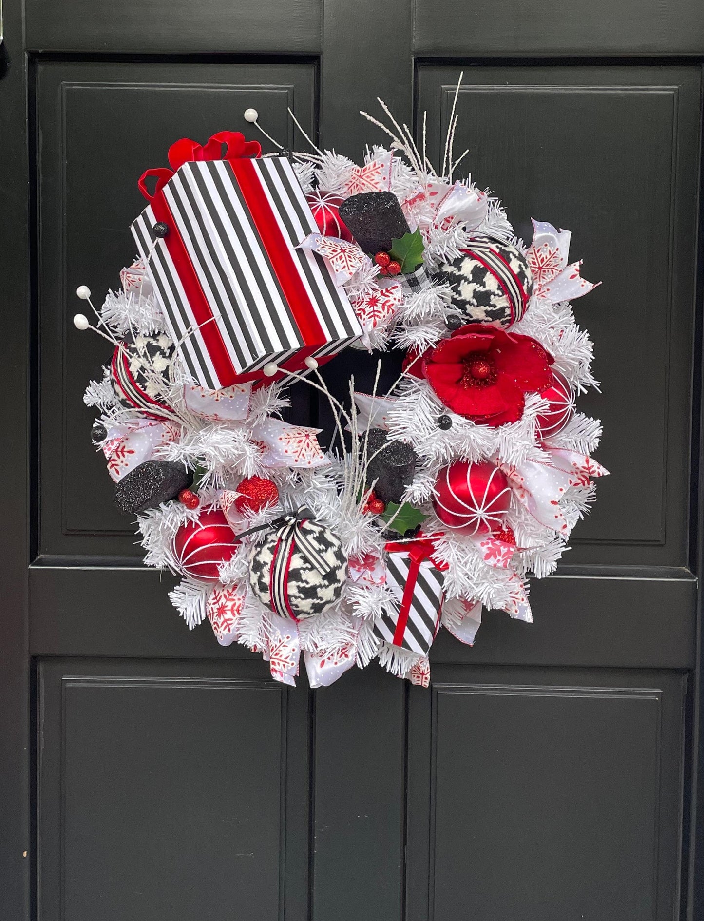 Red White Black Christmas Wreath Front Door Glam Deco Home Decorations Xmas Winter Mantle Decor Holiday Wreath Modern Swag Fireplace Wall