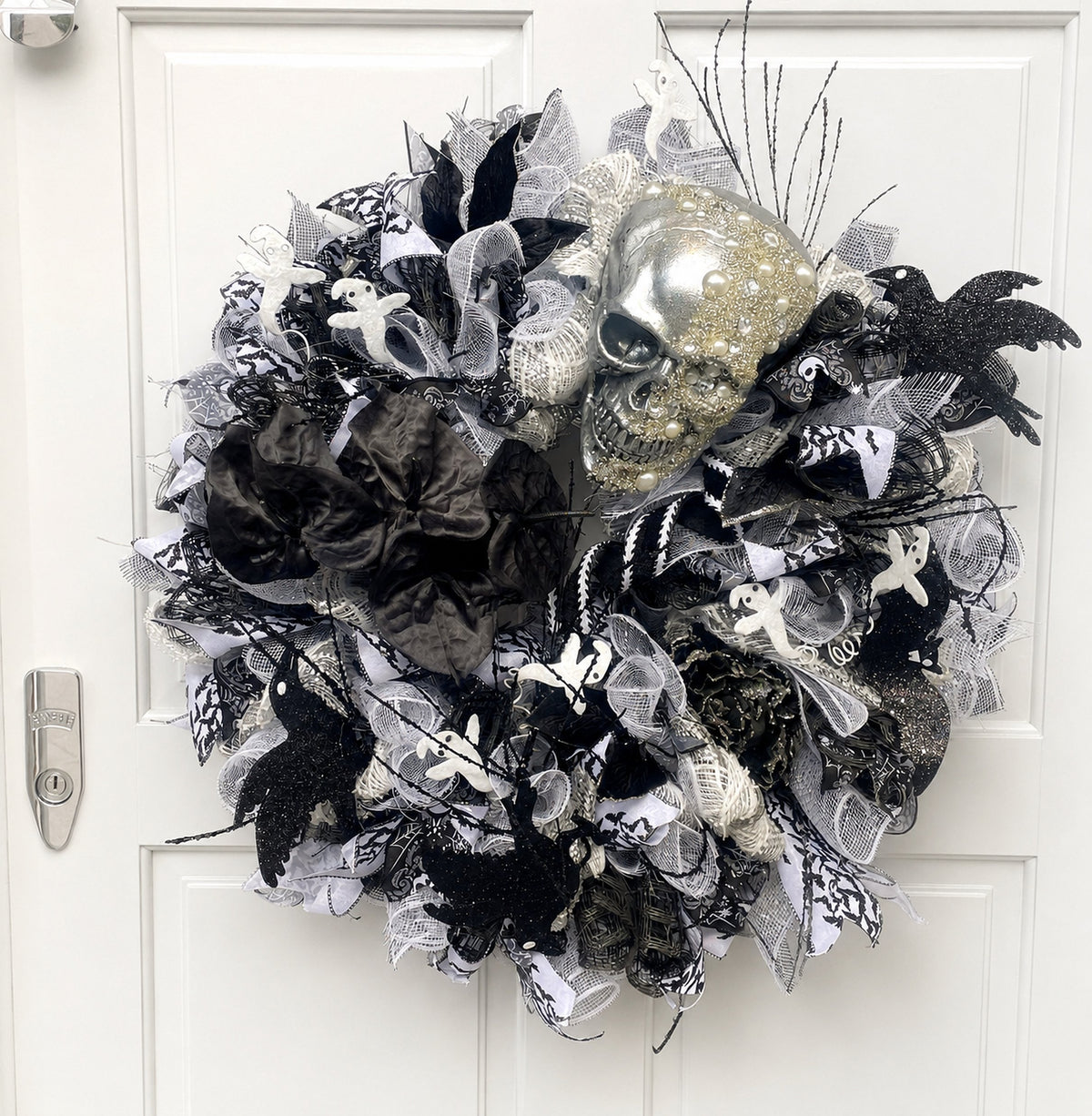 Luxury Pearl Skull Halloween Wreath | Black & White Gothic Front Door Decor | 60cm (24")