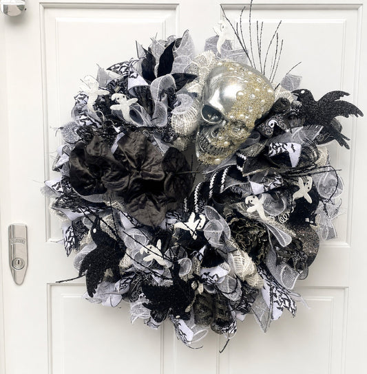 Luxury Pearl Skull Halloween Wreath | Black & White Gothic Front Door Decor | 60cm (24")