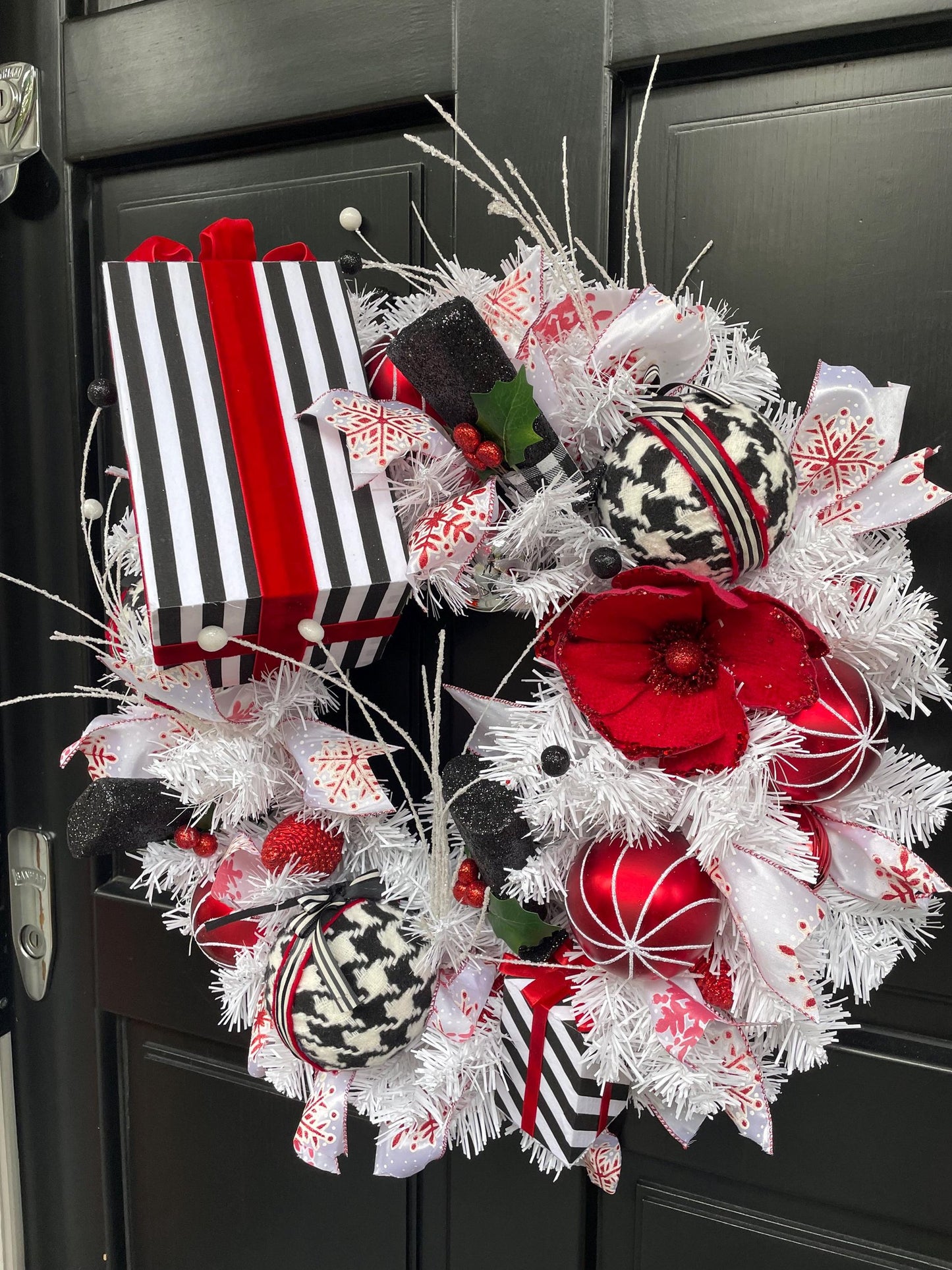 Red White Black Christmas Wreath Front Door Glam Deco Home Decorations Xmas Winter Mantle Decor Holiday Wreath Modern Swag Fireplace Wall