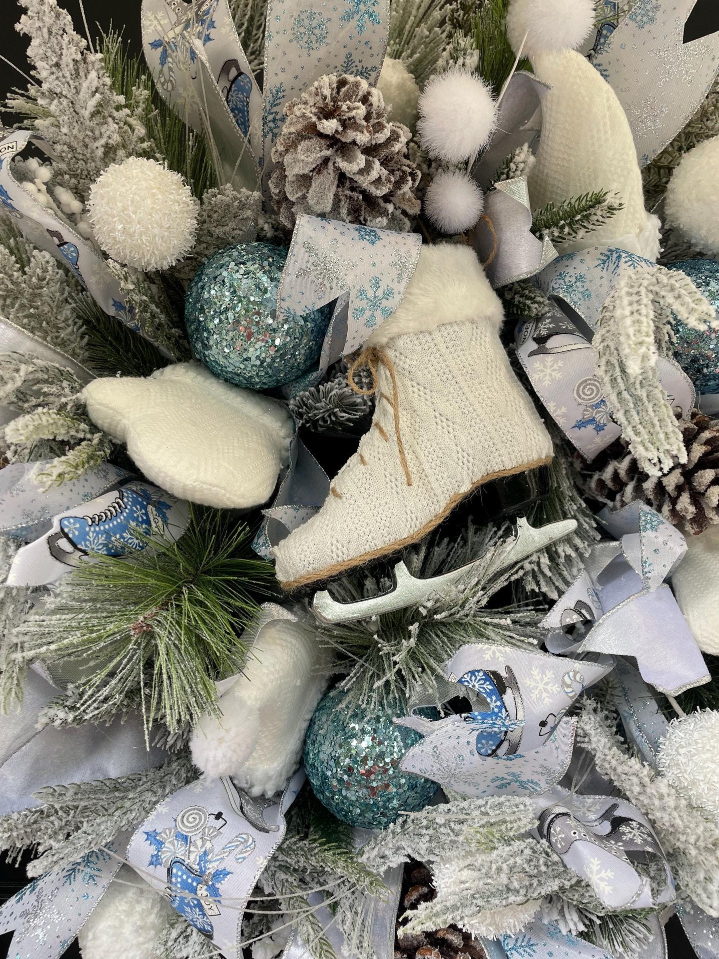 XL White Flocked Christmas Wreath Ice Skating Front Door Elegant Home Decor Decoration Glam Winter Swag Designer Unique Gift Luxury Holiday