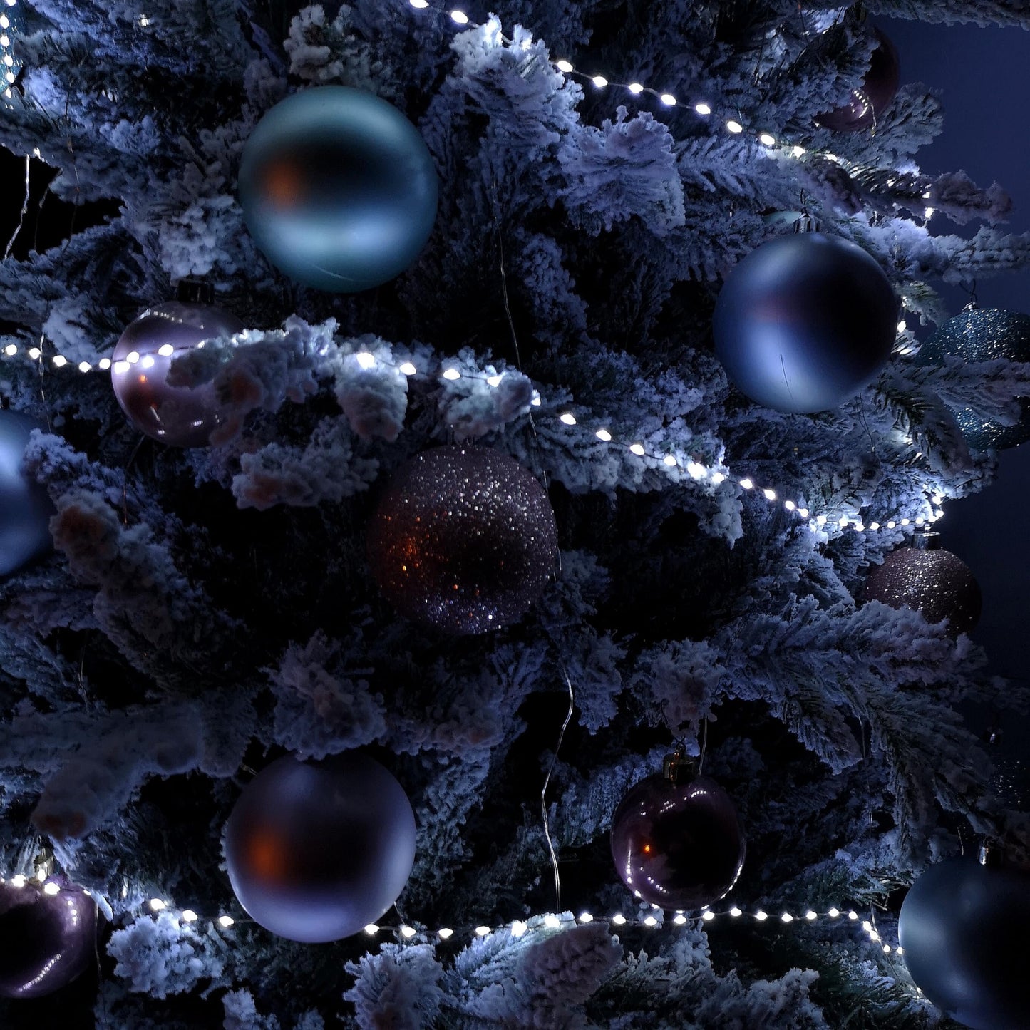 Premier 12.8m Compact MicroBrights Christmas Lights with 800 LEDs in White