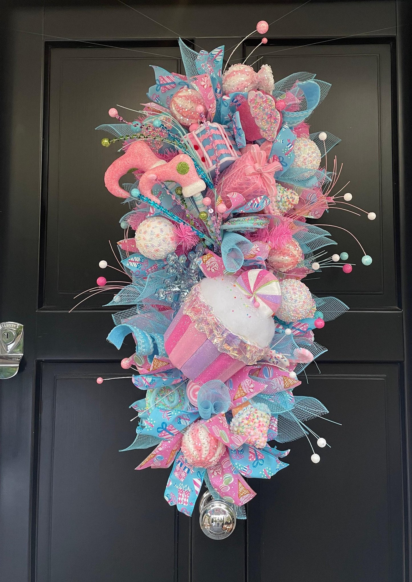 XL Candy Shop Luxury Teardrop Christmas Front Door Wreath Sweet Cake Pink Blue Home Decoration Xmas Winter Mantle Decor Holiday Advent Swag