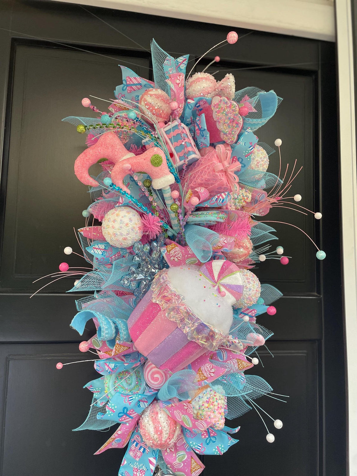 XL Candy Shop Luxury Teardrop Christmas Front Door Wreath Sweet Cake Pink Blue Home Decoration Xmas Winter Mantle Decor Holiday Advent Swag