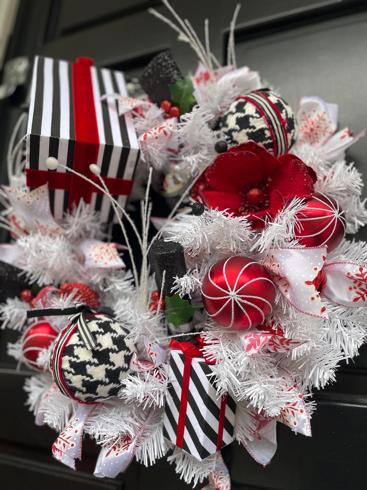Red White Black Christmas Wreath Front Door Glam Deco Home Decorations Xmas Winter Mantle Decor Holiday Wreath Modern Swag Fireplace Wall