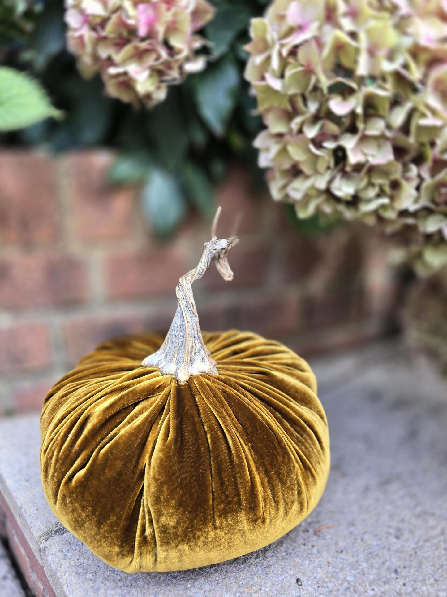 Mustard Gold Luxury Silk Velvet XL Pumpkin Real Stem Harvest Autumn Fall Handmade Decor Thanksgiving Table Mantle Decoration Centerpiece Fun